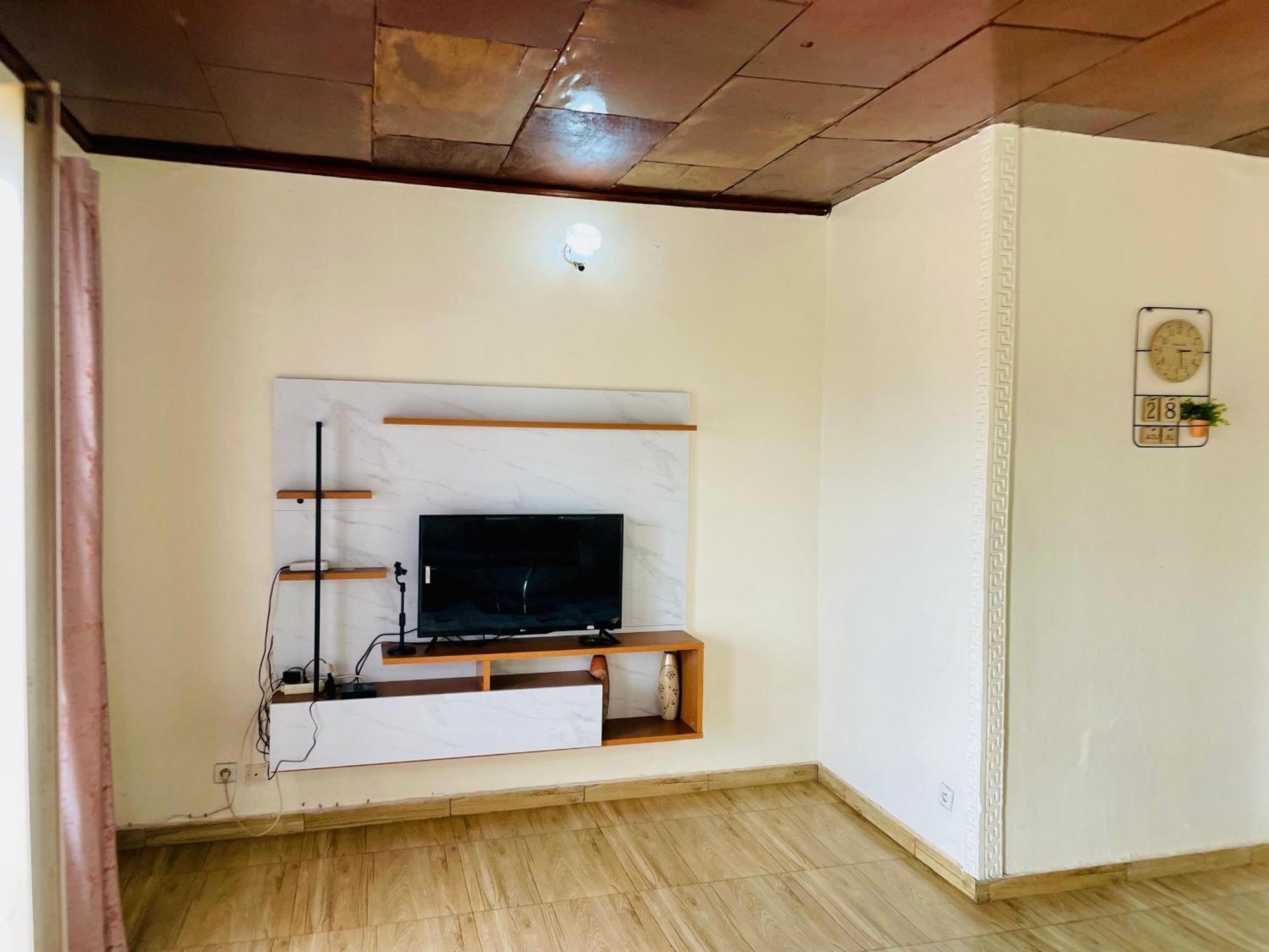 Appartement Avec Vue Panoramique Two Or Three Rooms Yaoundé Dış mekan fotoğraf